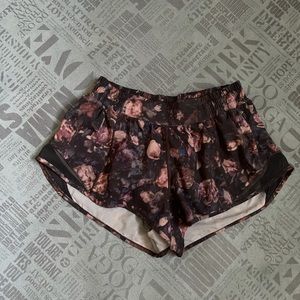 🍋 lululemon hotty hot shorts
